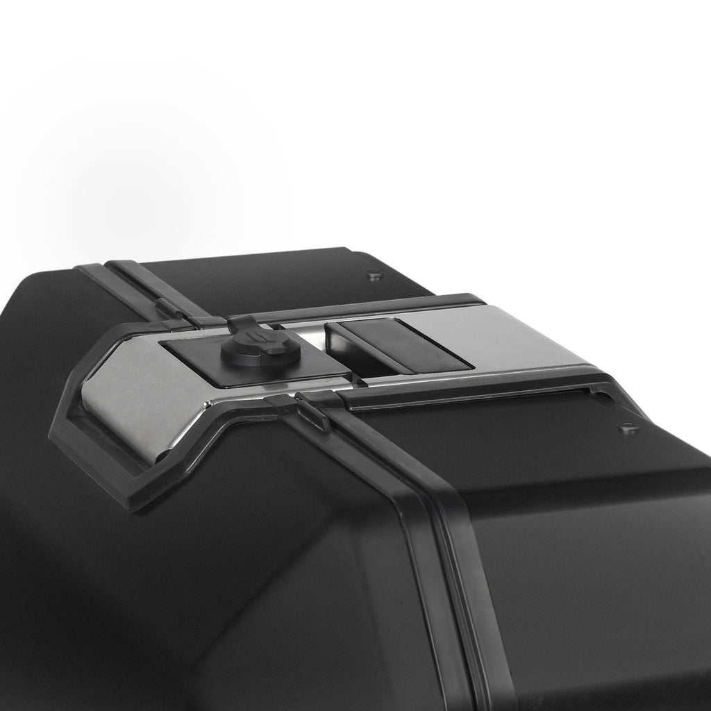 SHAD Terra TR48 алуминиумски топ куфер, Black Edition (D0TR48100B)