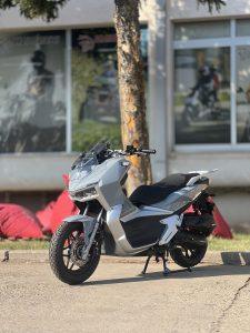 HMC ADV 200